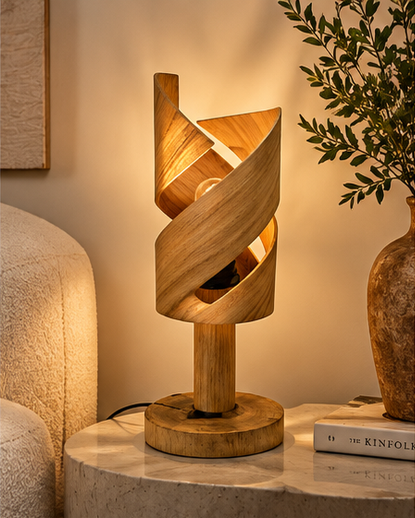 Lampe à poser en bois massif sculpté spirale – Design scandinave contemporain