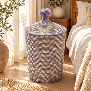 Panier de rangement avec couvercle et pompon, fibres naturelles et fil lilas, style berbère