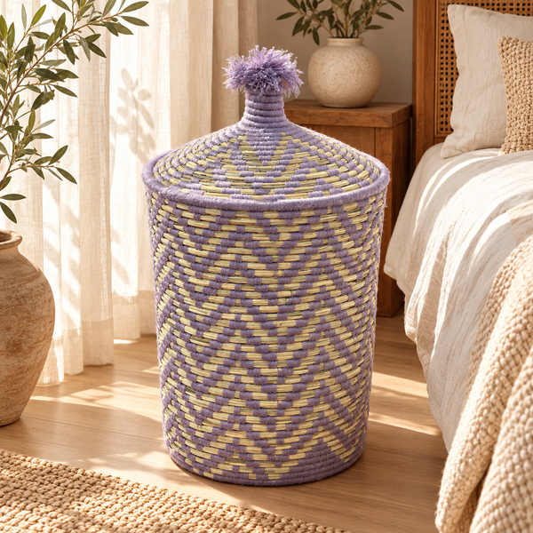 Panier de rangement avec couvercle et pompon, fibres naturelles et fil lilas, style berbère