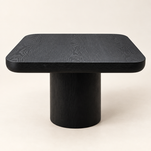 Table basse carrée en bois noir – Pied central cylindrique & veinures apparentes