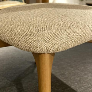Chaise de salle à manger beige grège avec pieds en bois naturel