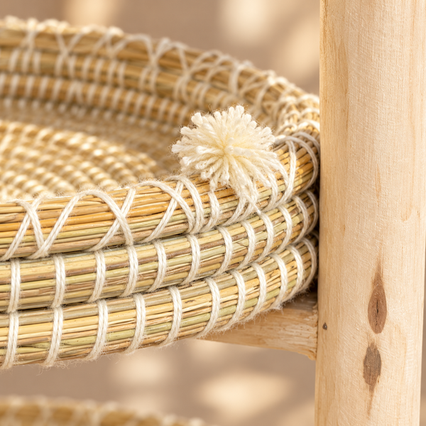 Étagère debout en bois naturel – 4 paniers tressés à pompons, style bohème et artisanal