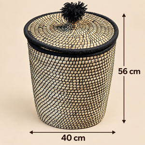 Panier de rangement avec couvercle et pompon noir, fibres naturelles et fil noir, style berbère
