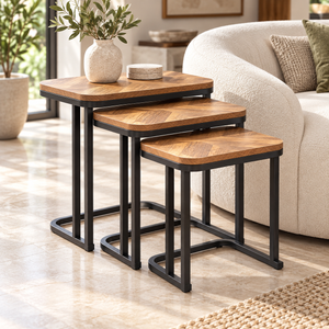 Set de 3 tables gigognes – Plateaux effet bois à chevrons et structure en métal noir