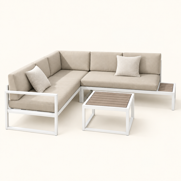 Salon de jardin d'angle – Structure en métal blanc, coussins beige et table basse à lattes effet bois