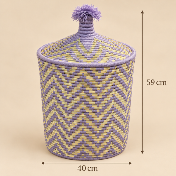 Panier de rangement avec couvercle et pompon, fibres naturelles et fil lilas, style berbère