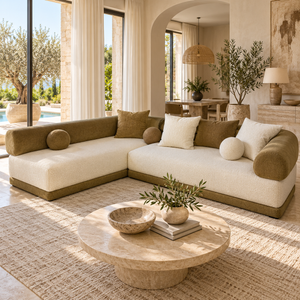 Canapé d'angle bas en bouclette – Assise crème, dossiers boudins et socle vert olive
