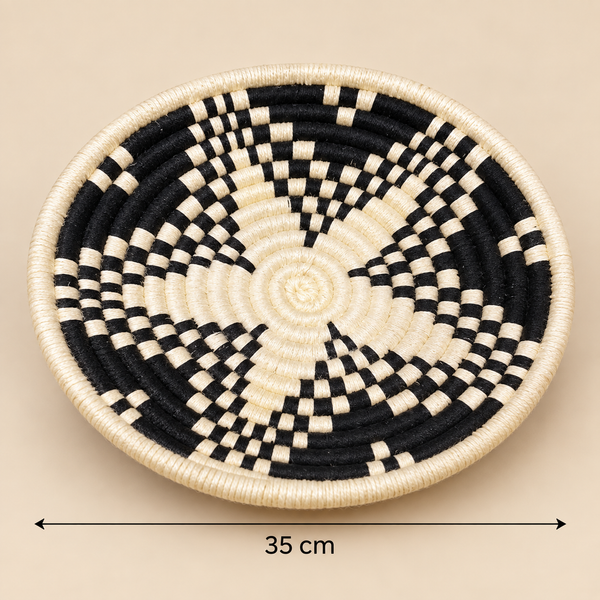 Panier de rangement rond tressé main – Fil écru et noir, motif damier graphique en spirale