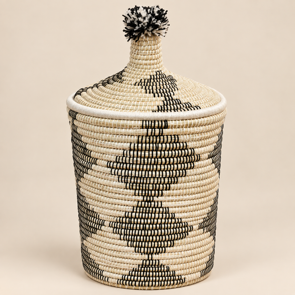 Panier de rangement avec couvercle et pompon noir et blanc, fibres naturelles, style berbère