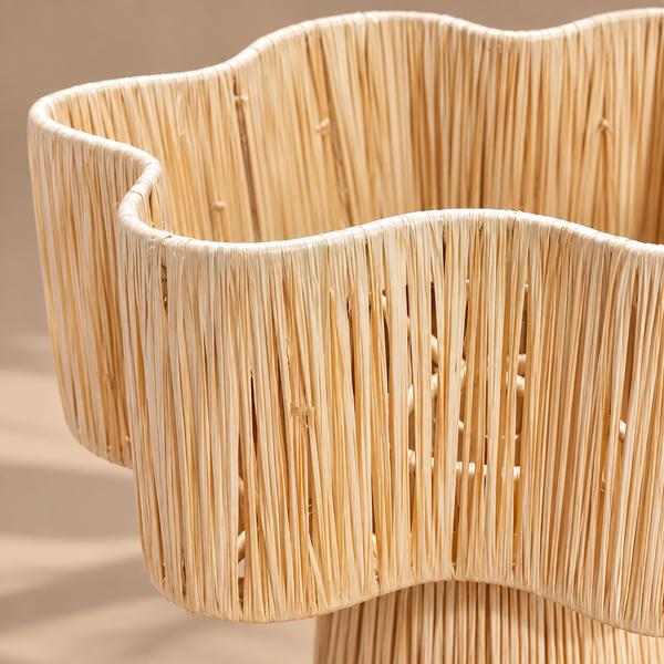Cache-pot sur pied en fibres naturelles – Forme ondulée, style bohème et artisanal