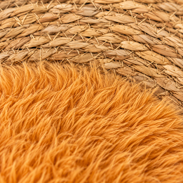 Tapis rond « Soleil » en fibre naturelle tressée et fourrure synthétique orange – Bordure en jonc