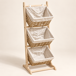Étagère de rangement à 3 paniers – Structure en bois clair et paniers tressés avec doublure en tissu beige