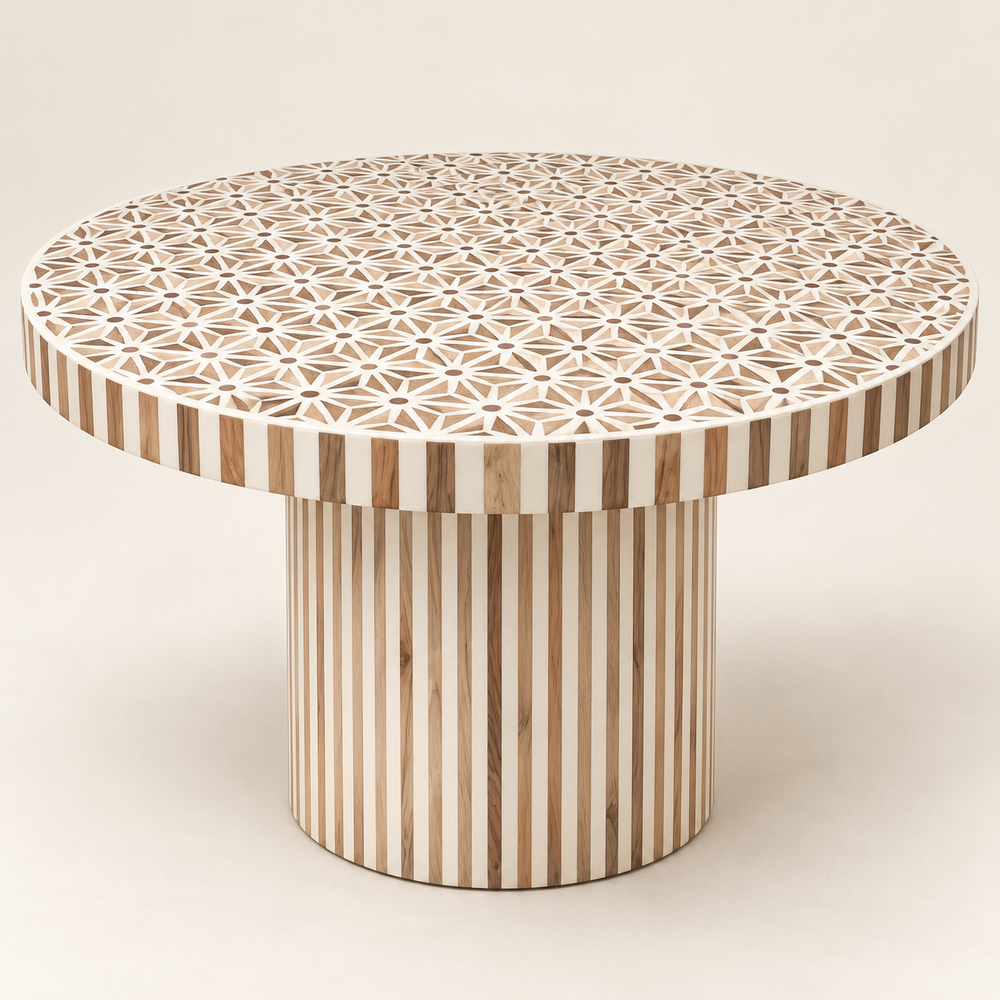 Table Basse Ronde en Marqueterie Bois et Résine Blanche, Motif Géométrique Étoilé et Pied Cylindrique Rayé