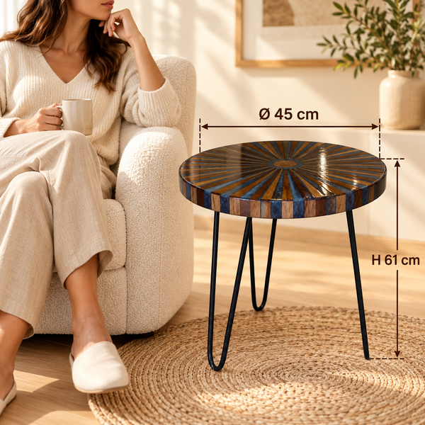 Table basse ronde « Rayons » en bois et résine bleue – Plateau effet soleil, pieds épingle noirs