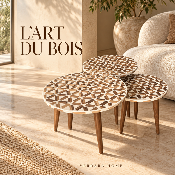 Set de 3 tables basses gigognes « Mosaïque » en marqueterie de bois et résine blanche – Pieds en bois