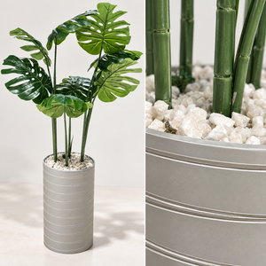 Monstera Deliciosa Artificiel avec Haut Pot Cylindrique Gris Taupe à Fines Rainures
