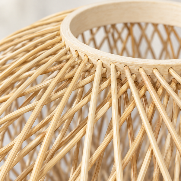 Suspension « Soleil » en rotin tressé – Abat-jour boule ajouré, finition naturelle