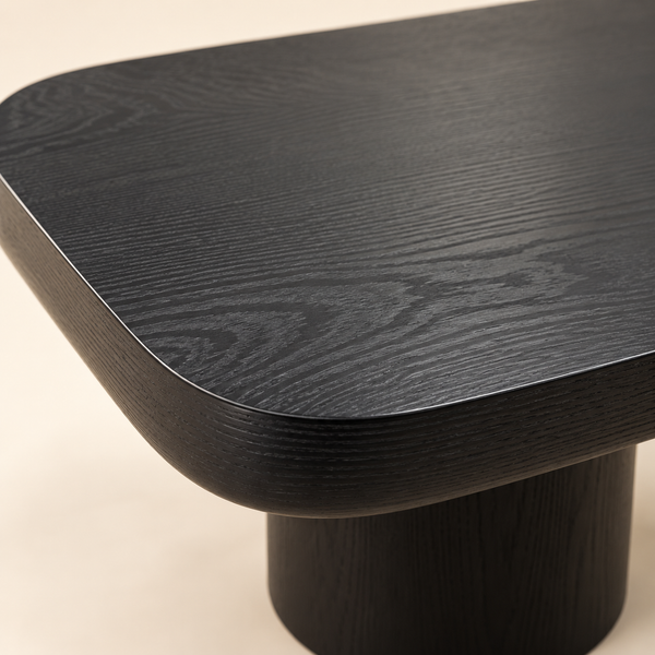 Table basse carrée en bois noir – Pied central cylindrique & veinures apparentes
