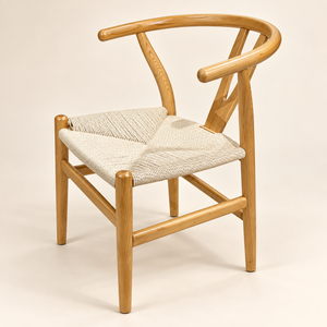 Chaise « Wishbone » en bois clair et assise en corde tressée – Dossier courbé en Y