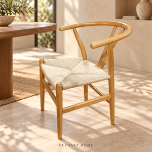 Chaise « Wishbone » en bois clair et assise en corde tressée – Dossier courbé en Y
