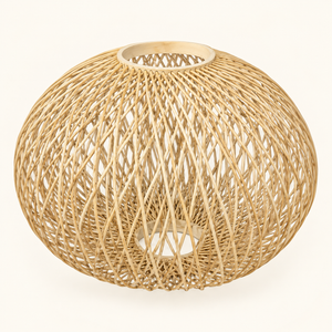 Suspension « Soleil » en rotin tressé – Abat-jour boule ajouré, finition naturelle