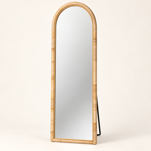 Miroir sur pied « Arche » en rotin – Forme arrondie, cadre naturel