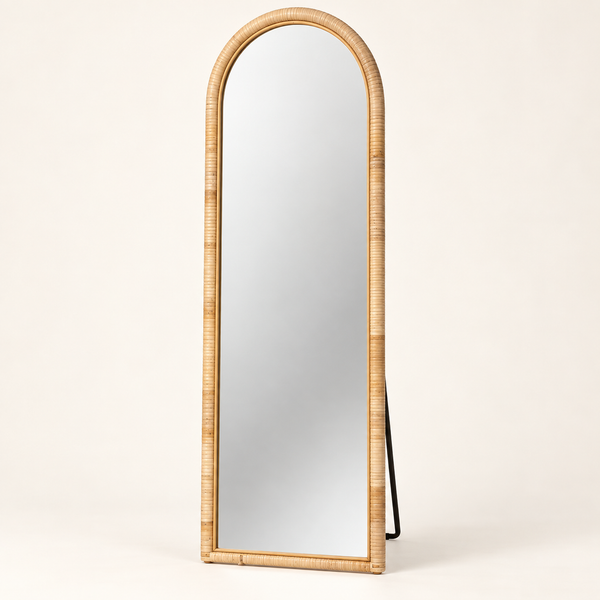 Miroir sur pied « Arche » en rotin – Forme arrondie, cadre naturel