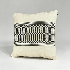 Housse de Coussin Géométrique en Coton Tissé Main – 45x45 cm