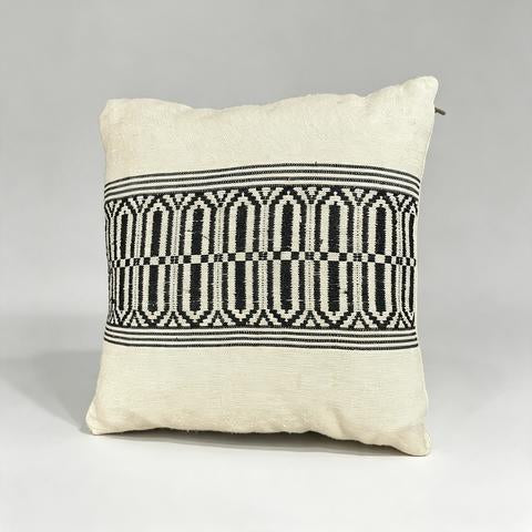 Housse de Coussin Géométrique en Coton Tissé Main – 45x45 cm