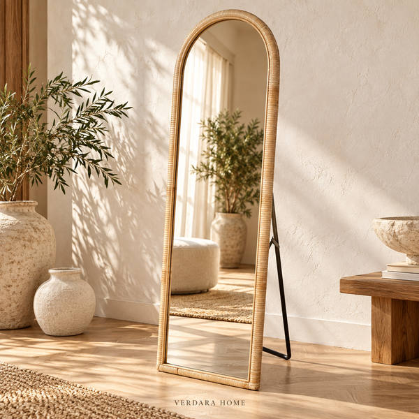 Miroir sur pied « Arche » en rotin – Forme arrondie, cadre naturel