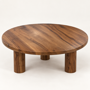 Table basse ronde en bois massif – Trois pieds cylindriques et plateau en noyer naturel