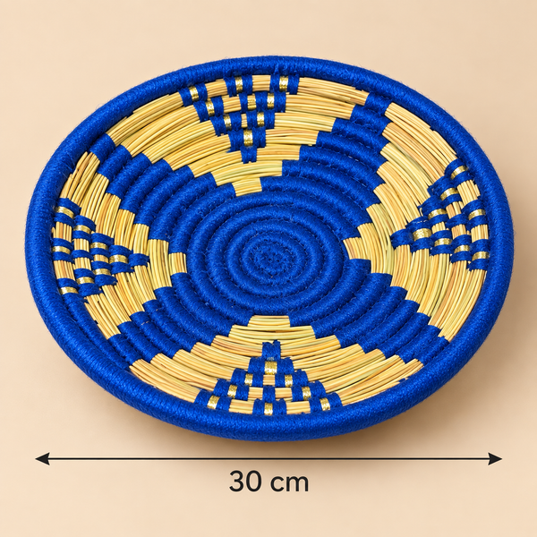 Panier de rangement rond tressé main – Fibres naturelles, fil bleu roi et touches dorées