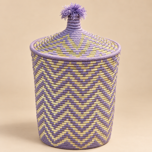 Panier de rangement avec couvercle et pompon, fibres naturelles et fil lilas, style berbère