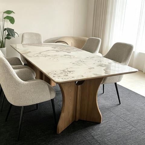 Table de salle à manger effet marbre avec piètement sculptural en bois