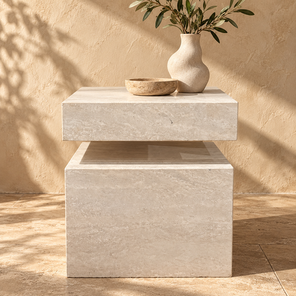 Table de chevet « Cube » en pierre effet travertin – Design géométrique à blocs décalés