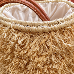 Panier cabas « Raphia » frangé – Anses en cuir et doublure en tissu