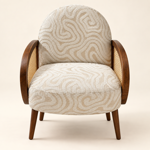 Fauteuil « Ondine » en tissu jacquard beige – Accoudoirs en bois et cannage