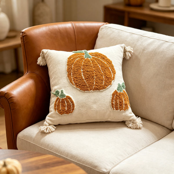 Coussin décoratif brodé citrouilles