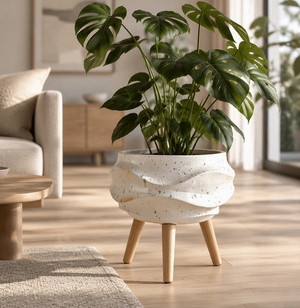 Jardinière Sculpturale Effet Terrazzo – Pieds en Bois