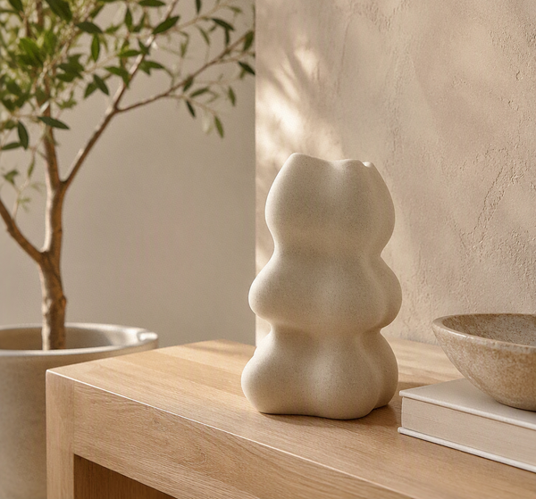 Vase Sculptural Organique en Céramique (needs_edit)