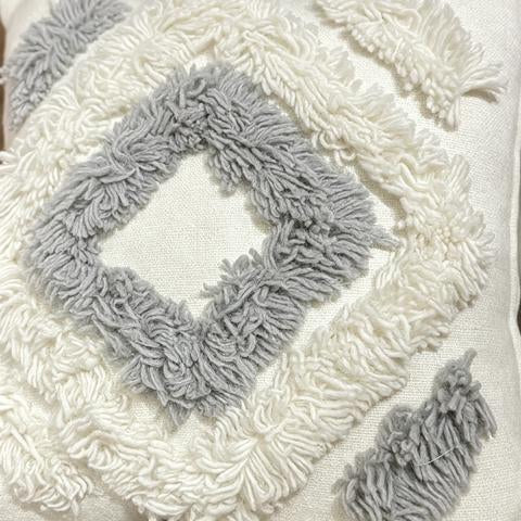Coussin écru à losanges concentriques gris clair – 45 × 45 cm