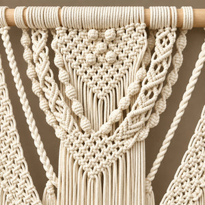 Macramé Mural Bohème en Coton Blanc Écru avec Barre en Bois