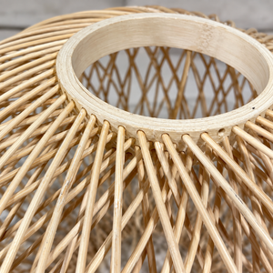 Suspension « Soleil » en rotin tressé – Abat-jour dôme aplati, finition naturelle