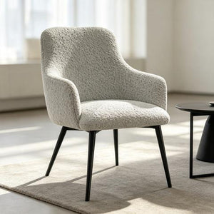 Fauteuil contemporain gris clair en tissu bouclé