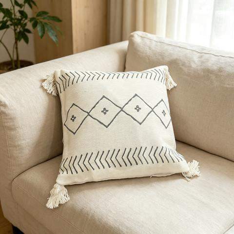 Coussin décoratif écru à motifs chevrons et losanges anthracite