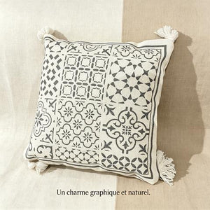 Coussin décoratif crème à motifs géométriques et floraux gris
