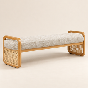 Banc « Canna » en bois clair et cannage – Assise rembourrée en tissu bouclé beige