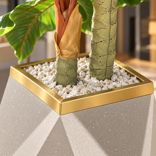 Plante Artificielle Tropicale à Double Tronc avec Pot Géométrique Gris Effet Terrazzo et Liserés Dorés