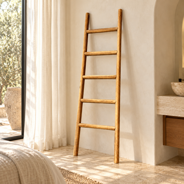 Échelle décorative « Nomade » en bois naturel – 5 barreaux, porte-serviettes et plaids