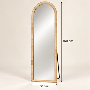 Miroir sur pied « Arche » en rotin – Forme arrondie, cadre naturel